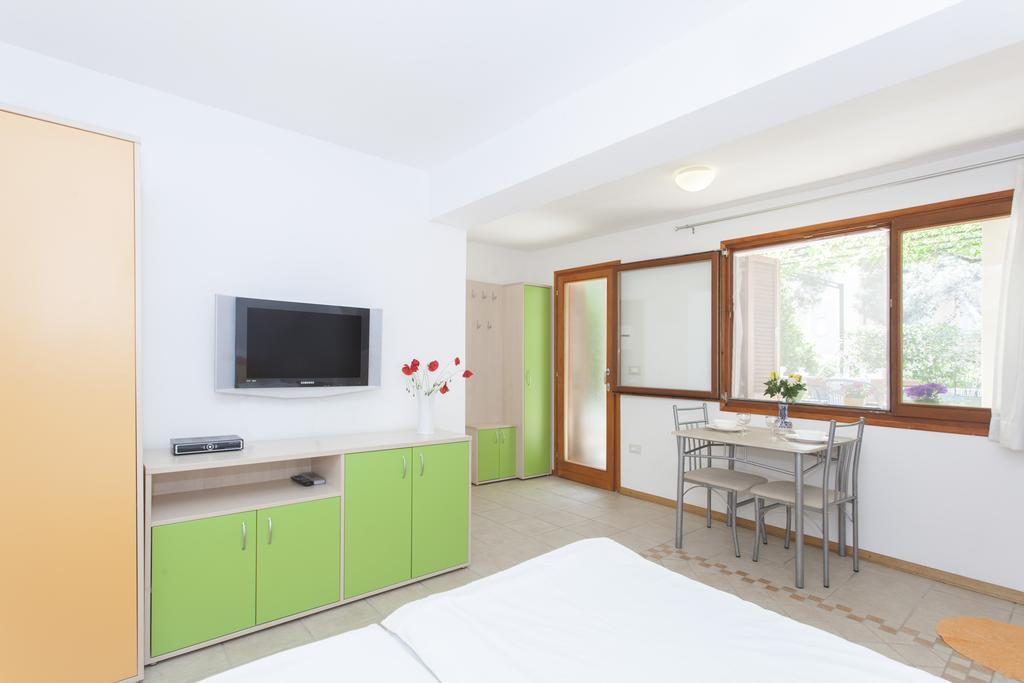 רוביני Apartments Kump מראה חיצוני תמונה